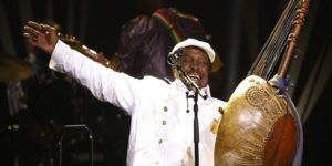 Décès de Mory Kanté : Baba Maal et Youssou Ndour saluent  « l’Aîné » et la « Référence »
