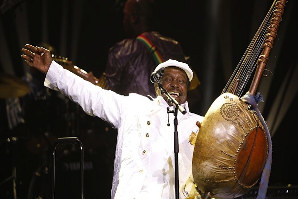 Décès de Mory Kanté : Baba Maal et Youssou Ndour saluent  « l’Aîné » et la « Référence »