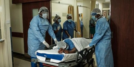 COVID-19 : Plus de 10 000 travailleurs de la santé en Afrique infectés