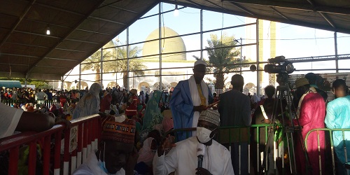 Medina Baye :  Cheikh Ahmed Tidiane Ibrahima Niass  repose à côté  de son père