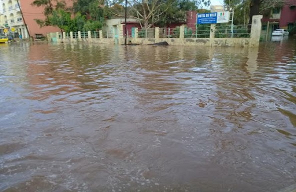 Victime des inondations  à Grand-Yoff : les condoléances du Ministre Serigne Mbaye Thiam, au nom de l’Etat,  à la famille du défunt