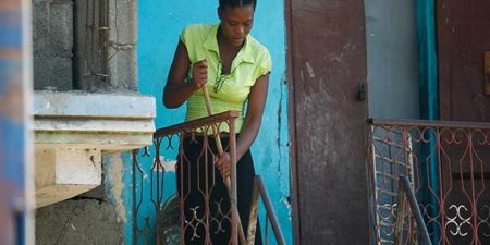 Travail domestique – Convention C189 : Dix ans plus tard, les travailleurs se battent toujours pour obtenir l’égalité des droits et un travail décent