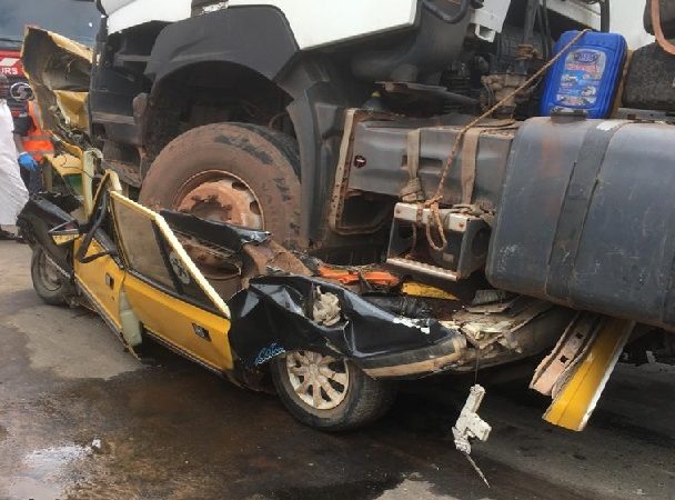 Kaolack : une collision entre un camion et un taxi fait 4 morts