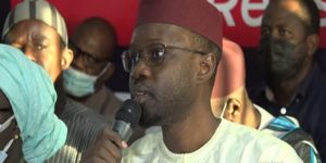 Disparition de Mame Less Camara :  Ousmane Sonko rend hommage à un homme dont la sa posture l&rsquo;a toujours fasciné.