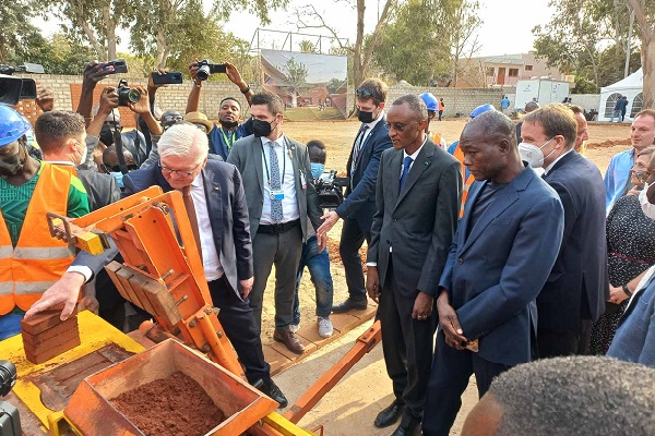 Un nouveau  Goethe-Institut à Dakar : Frank-Walter Steinmeier, le président allemand, a procédé hier à la pose de la première pierre