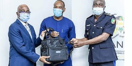 Lutte contre la cybercriminalité: La Commission de la CEDEAO a remis des équipements au Bénin pour renforcer les capacités de sa police