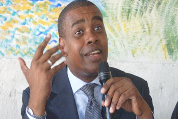 Visite attendue du préisdent de l’UA aux Comores : Saïd Larifou interpelle Macky Sall sur «la dictature» du Président Azali Assoumani