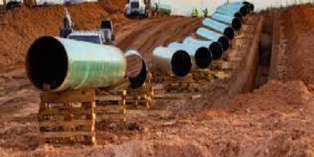 Hydrocarbures-Infrastructures : Des écologistes occidentaux critiquent un projet d’oléoduc africain