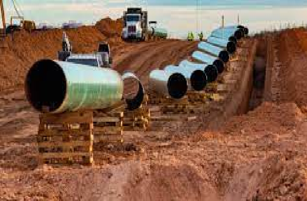 Hydrocarbures-Infrastructures : Des écologistes occidentaux critiquent un projet d’oléoduc africain
