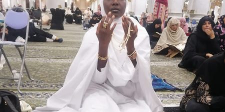 COUMBA GAWLO A LA MECQUE ET A MEDINATOUL MOUNAWARA