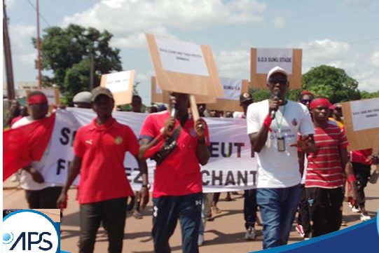 Protestations à Sédhiou : des jeunes  marchent pour l’achèvement du stade municipal