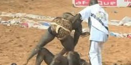 Lutte sénégalaise : Boy Niang Terrasse Balla Gaye 2 en 2 minutes