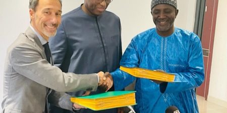 Pour l’amélioration des revenus des femmes et des jeunes entrepreneurs avicoles villageois au Sénégal : Le FIDA et le CNCR signent un accord