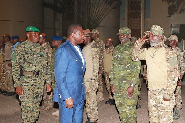 Escale à Lomé : les militaires ivoiriens graciés au Mali remercient Faure Essozimna Gnassingbé, le chef de l’Etat