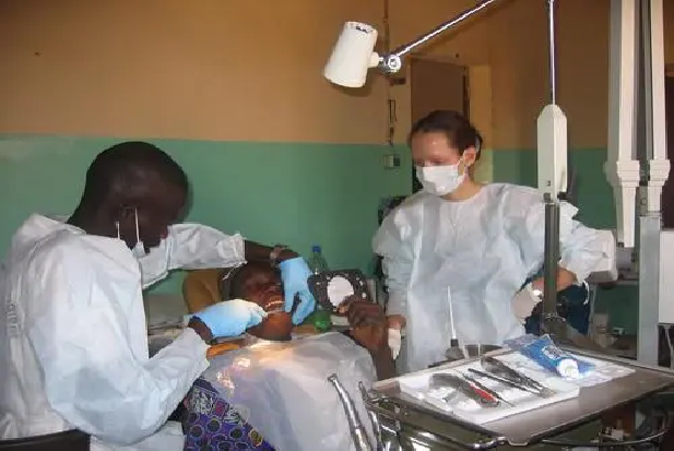 En A G  Extraordinaire : Les chirurgiens-dentistes dénoncent de mauvaises conditions de travail et craignent des départs dans leurs rangs