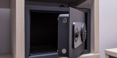 Deux jeunes volent le coffre-fort de leur papa contenant 29 millions FCfa : leur père retire finalement sa plainte