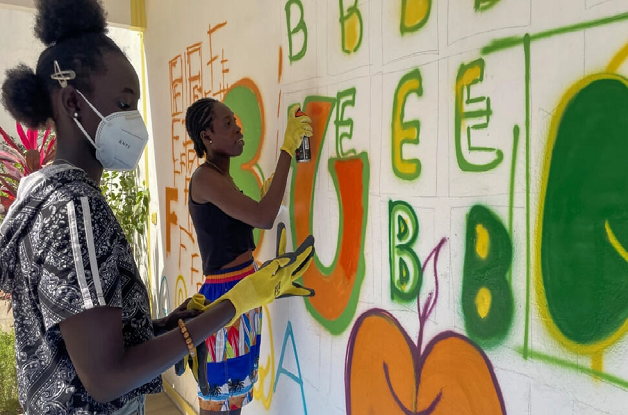Arts-Culture : à Dakar, une formation pour que les femmes se fassent une place dans le milieu du graffiti