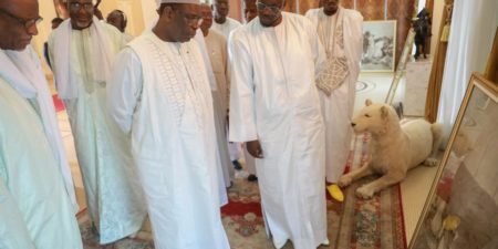 Des photos de Serigne Touba présentées à Macky Sall
