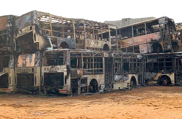 Retour sur l’incendie criminel du Dépôt Dakar Dem Dikk à Keur Massar : Plus d’une trentaine de bus calcinés