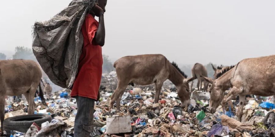 La pauvreté ne sera pas éradiquée tant que la pollution plastique n’aura pas disparu (Valerie Hickey Banque Mondiale)