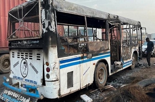 Attaque supposée d’un bus de la ligne 65 avec ses 2 morts et 5 blessés : controverse autour d’un attentat «terroriste»