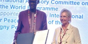 Le Sénégal honoré à Abu Dhabi : Papa Momar Diop a reçu  la prestigieuse distinction de Fellow of ICA à Abu Dhabi