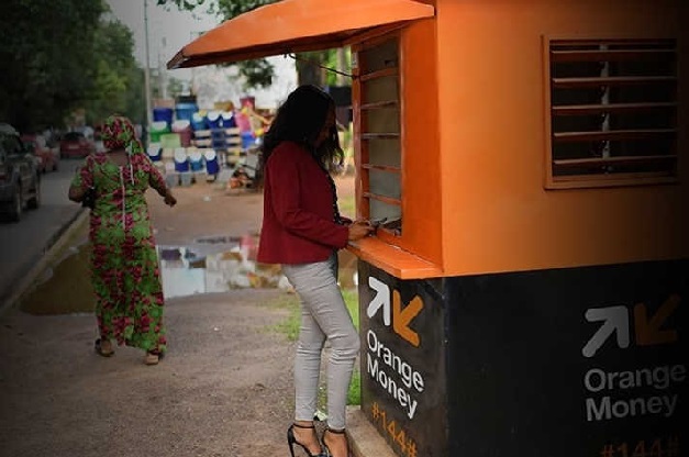 Escroquerie : Comment ce trio opérait chez les gérants des points de transfert d’argent Orange Money.