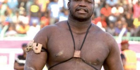 Lutte avec frappe : Tapha Tine bat Eumeu Sène et rebondit