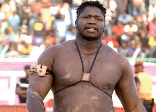 Lutte avec frappe : Tapha Tine bat Eumeu Sène et rebondit