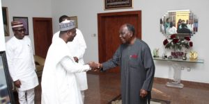 Il est l&rsquo;un des pères fondateurs de la CEDEAO :  Dr Omar Alieu Touray  rend une visite de courtoisie au Général Yakubu Gowon