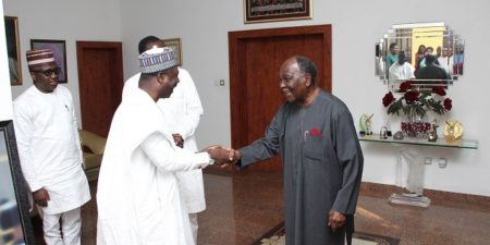 CEDEAO : Le général Yakubu Gowon écrit aux dirigeants, appelle à l’unité et à la levée des sanctions contre le Mali, la Guinée, le Burkina Faso et le Niger.