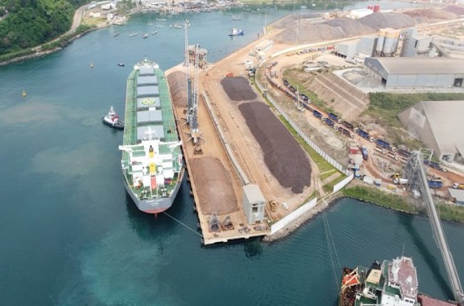 Le Terminal Industriel Polyvalent de San Pedro : Un premier navire post-Panamax dédié à l’exportation du nickel réceptionné avec succès