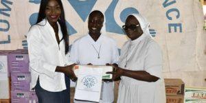 POUPONNIÈRE DES SOEURS FRANCISCAINES DE MÉDINA : Coumba Gawlo Seck en communion avec les enfants