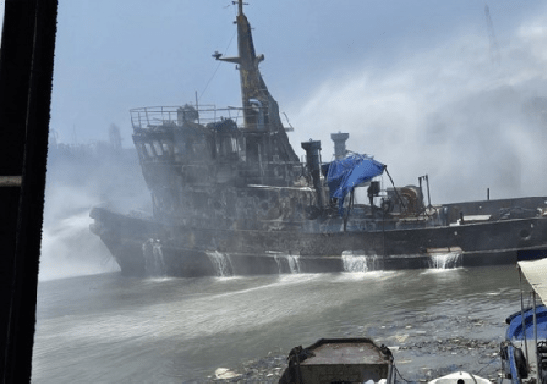 Incendie au Port de Lomé : quatre embarcations, dont un caboteur, mises hors d’état de service, une enquête ouverte