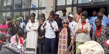 FACE AUX DIFFICULTES DE LA POSTE : Les travailleurs en sit-in dénoncent le mutisme du ministre de la communication