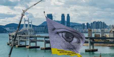 Négociations décisives sur le traité sur les plastiques, Greenpeace Afrique met en garde les dirigeants mondiaux : « Nous vous avons à l’œil »