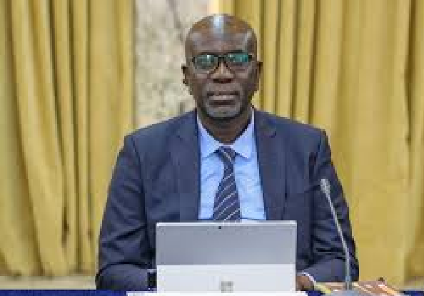 On marche sur la tête dans ce pays !  Par Jim Garrison Ndiaye