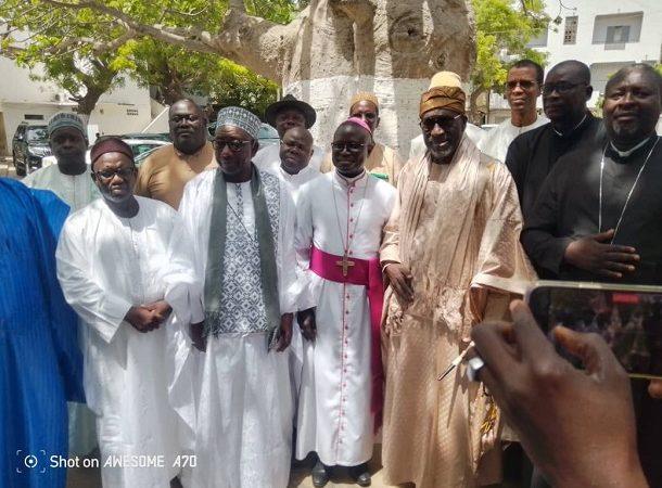 Monseigneur André Guèye rend visite au Grand Serigne de Dakar El Hadji Abdoulaye Makhtar Diop