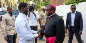 Veille de Noël : le Président Diomaye Faye réaffirme son dialogue avec l’Église à Ziguinchor