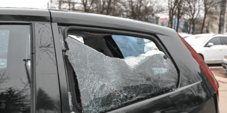 Vol audacieux au cimetière de Yoff : l’insécurité s’invite jusque dans les lieux de recueillement, un véhicule cambriolé en pleine inhumation