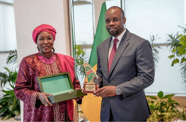 Droits humains : la CNDH décerne un prix d’honneur au Premier ministre Ousmane Sonko