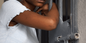 Diamaguène Sicap Mbao : une domestique arrêtée pour le vol de 3 millions chez son employeur, son amant activement recherché