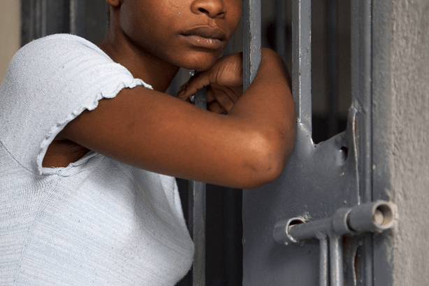 Diamaguène Sicap Mbao : une domestique arrêtée pour le vol de 3 millions chez son employeur, son amant activement recherché