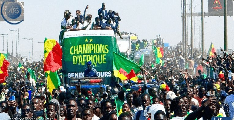 Nouveaux Champions d’Afrique : une foule immense à la Patte d’Oie pour honorer les Lions