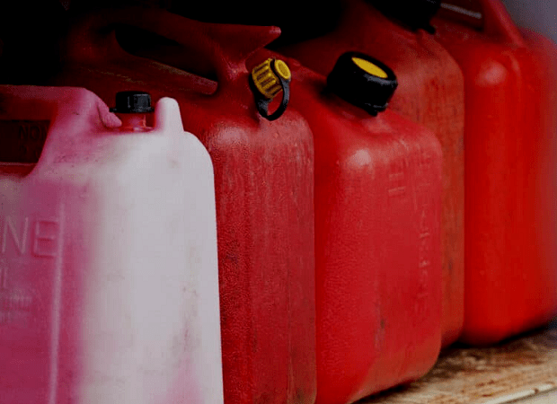 Vols répétés sur un site de travaux Trafic nocturne de carburant : deux suspects envoyés devant le parquet à Malika