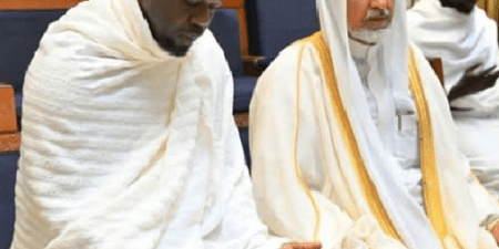 Ousmane Sonko accomplit la Omra à La Mecque: recueillement du chef du gouvernement sénégalais en Arabie saoudite