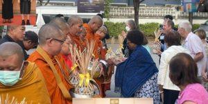 La famille royale thaïlandaise honore la Nigériane Uche Veronica Amazigo, une figure emblématique de la santé