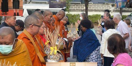 La famille royale thaïlandaise honore la Nigériane Uche Veronica Amazigo, une figure emblématique de la santé