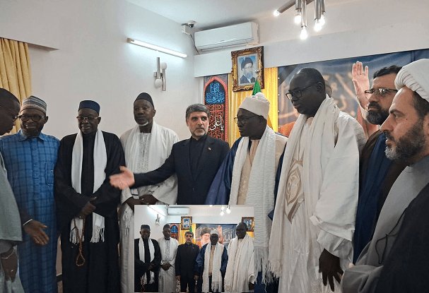 Diplomatie religieuse : Serigne Mountakha Mbacké exprime sa solidarité à l’Iran, envoyant une délégation signer le cahier de condoléances