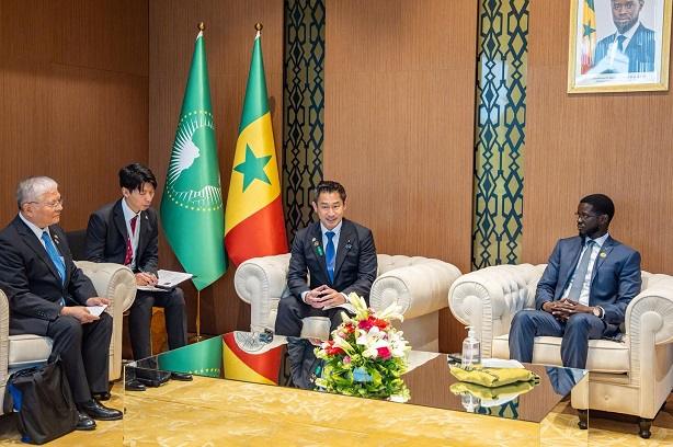 Coopération Sénégal–Japon : Diomaye Faye reçoit une délégation japonaise en marge du Forum de Dakar